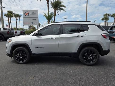 Used 2026 Jeep Compass Latitude AWD/4WD image 4