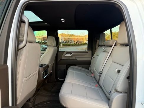 Used 2024 GMC Sierra 2500 SLT w/ SLT Premium Package image 26