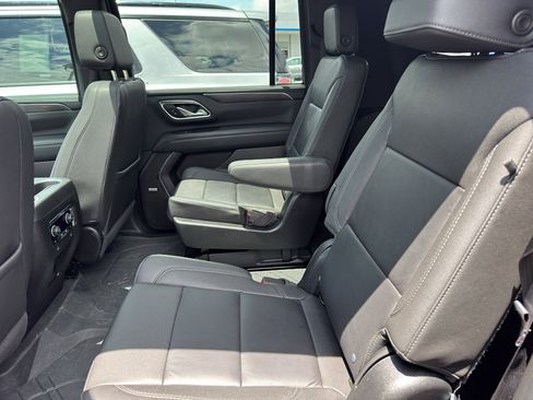 Used 2024 Chevrolet Suburban Z71 w/ Luxury Package AWD/4WD image 25