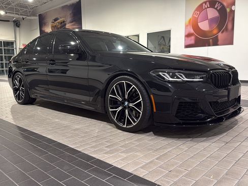 Used 2021 BMW M550i xDrive w/ Executive Package image 3