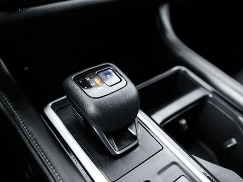 Used 2022 Nissan Pathfinder S FWD image 29