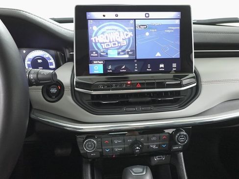 Used 2022 Jeep Compass Limited w/ Elite Group image 17