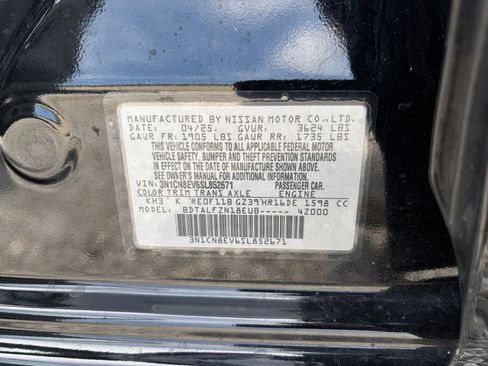 Used 2025 Nissan Versa SV FWD image 27