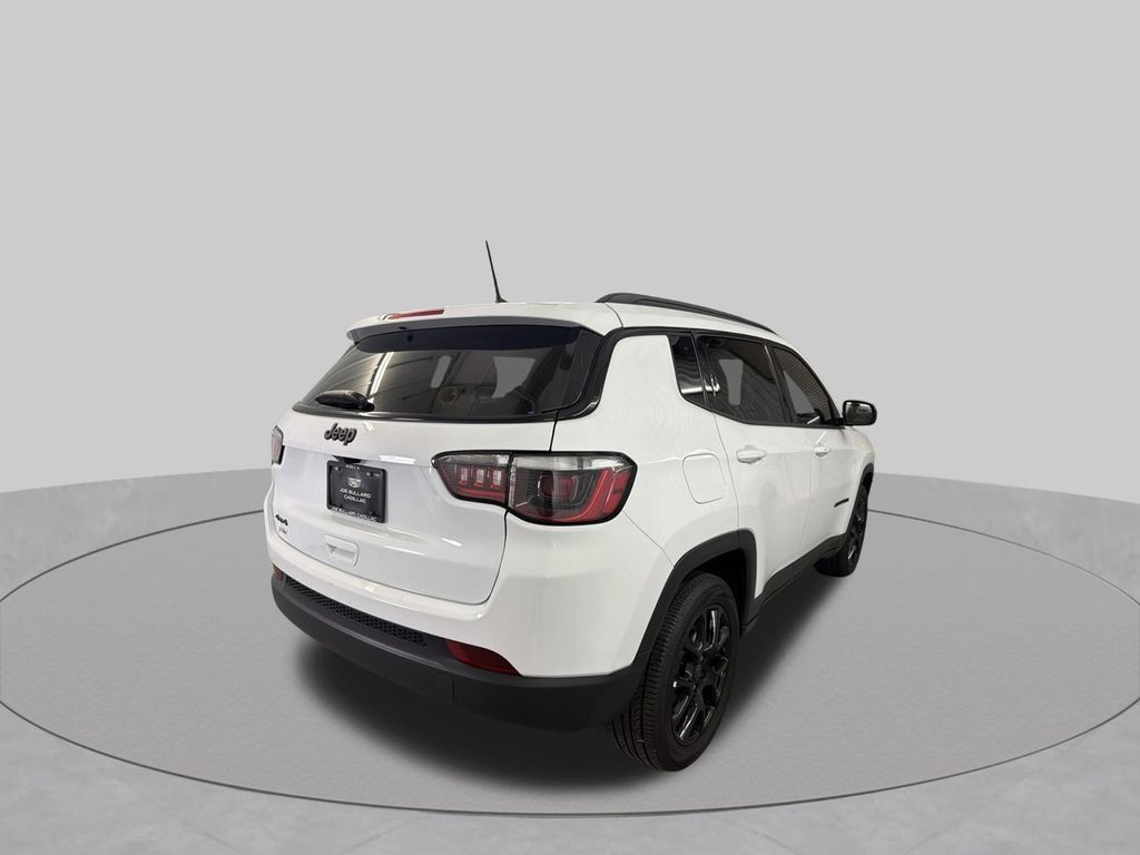 Used 2025 Jeep Compass Latitude w/ Convenience Group AWD/4WD image 6