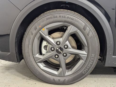 New 2026 Kia K4 LXS image 9