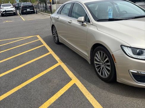 Used 2017 Lincoln MKZ Select w/ Technology Package FWD image 3