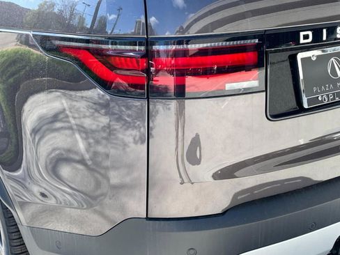 Used 2025 Land Rover Discovery S image 11