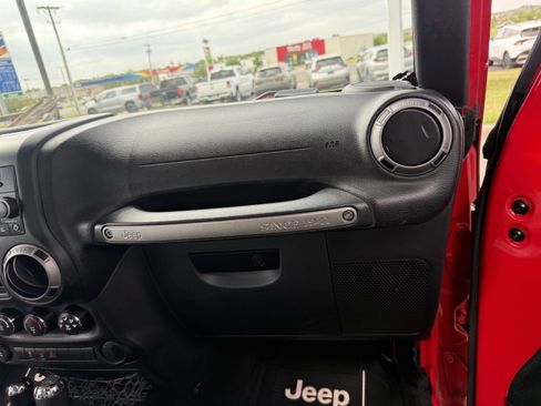 Used 2016 Jeep Wrangler Unlimited Sport w/ Connectivity Group AWD/4WD image 32