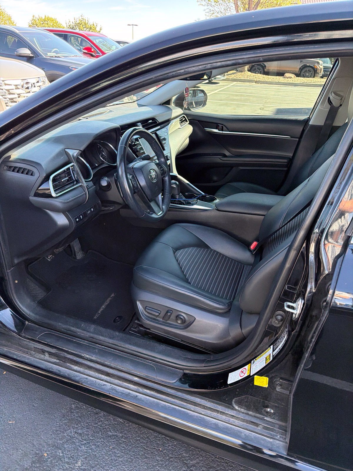Used 2018 Toyota Camry SE FWD image 2