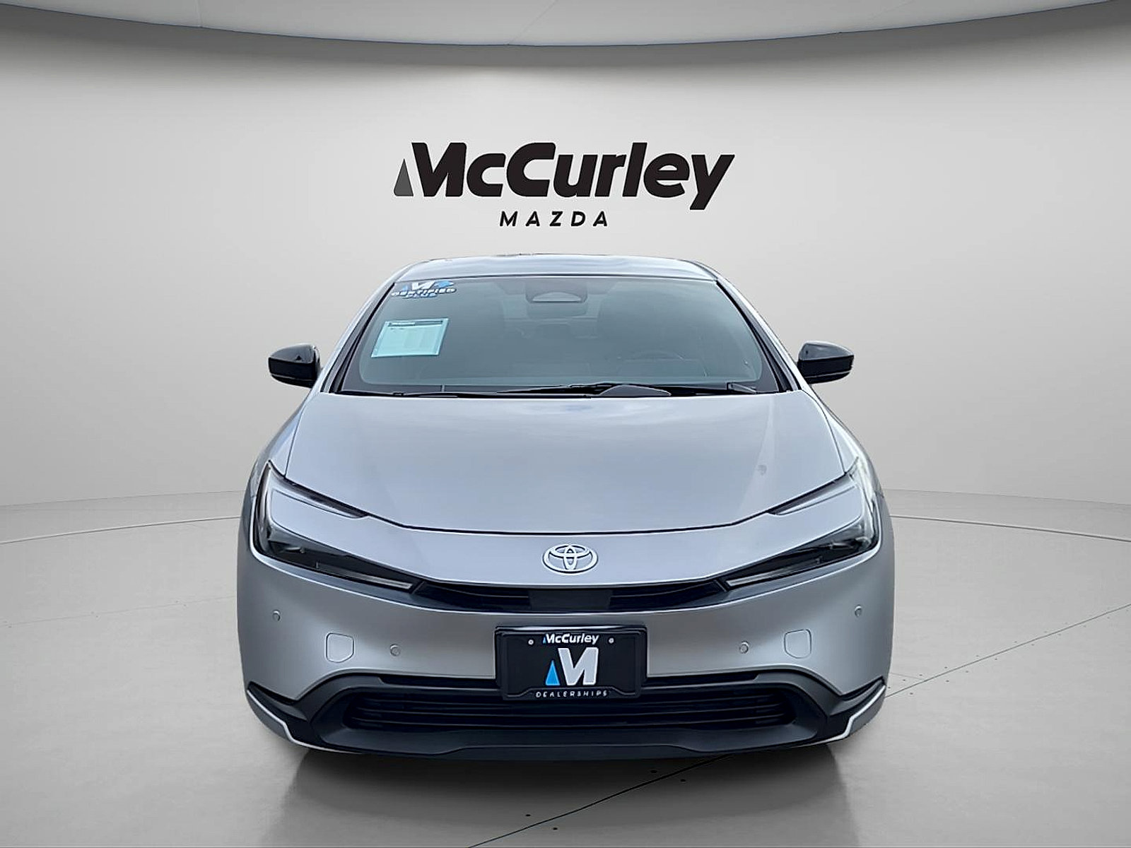 Used 2025 Toyota Prius LE FWD image 2