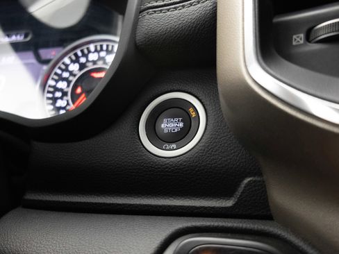 Used 2019 RAM 1500 Laramie image 32