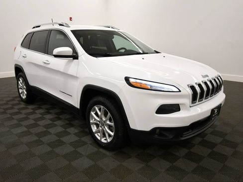 Used 2018 Jeep Cherokee Latitude Plus FWD image 10