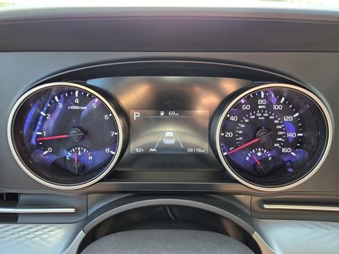 Used 2023 Kia Carnival LX FWD image 28