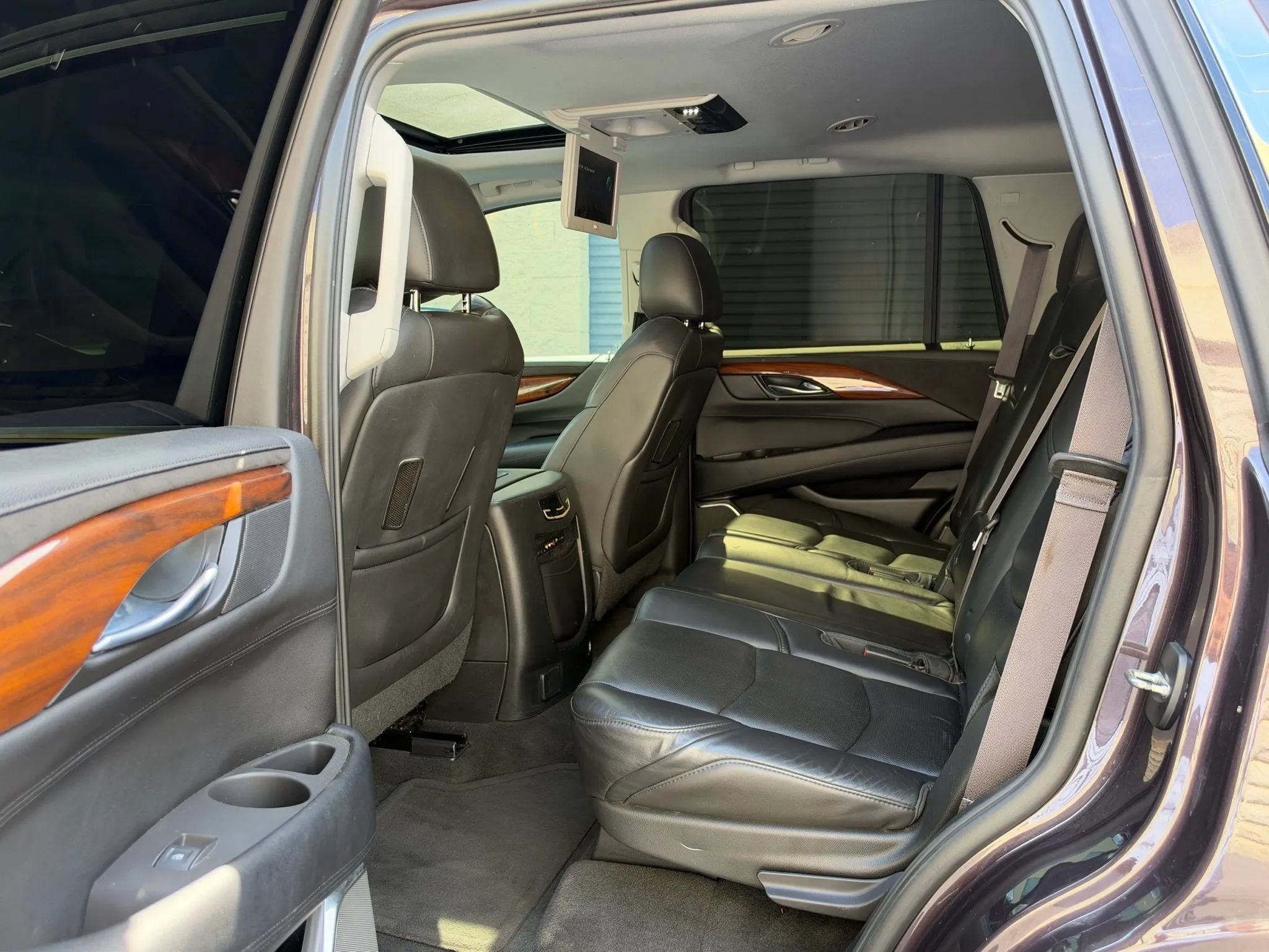 Used 2015 Cadillac Escalade Premium RWD image 31