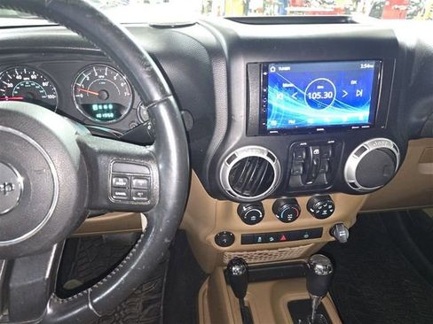 Used 2013 Jeep Wrangler Unlimited Sahara image 15