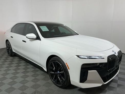 Certified 2024 BMW i7 xDrive60 w/ Executive Package image 3