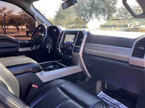 Used 2021 Ford F350 Lariat w/ Chrome Package image 27