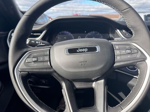 New 2025 Jeep Grand Cherokee Altitude image 21