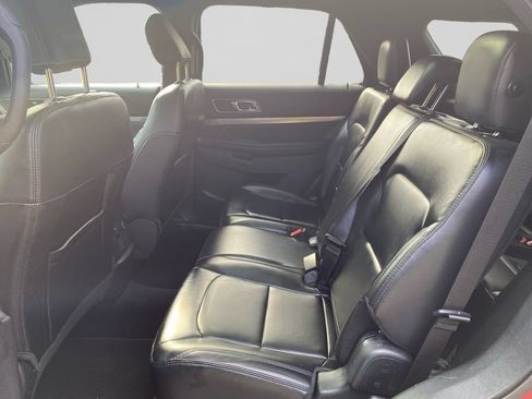 Used 2019 Ford Explorer XLT w/ Equipment Group 202A AWD/4WD image 19