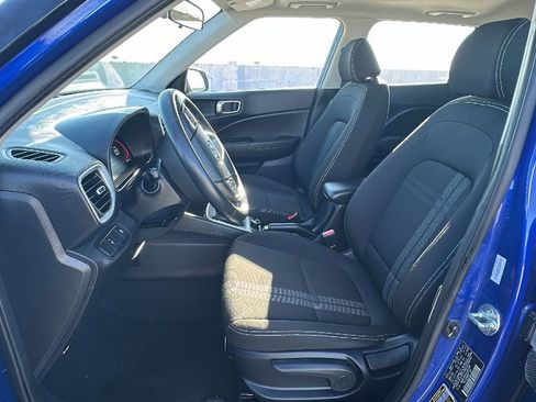 Used 2025 Hyundai Venue SEL image 4