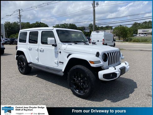 Used 2023 Jeep Wrangler Unlimited Sahara AWD/4WD image 1