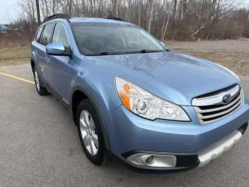 Used 2011 Subaru Outback 2.5i Limited w/ PWR Moonroof Pkg image 3