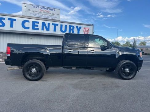Used 2011 GMC Sierra 2500 Denali w/ Suspension Package, Off-Road AWD/4WD image 26