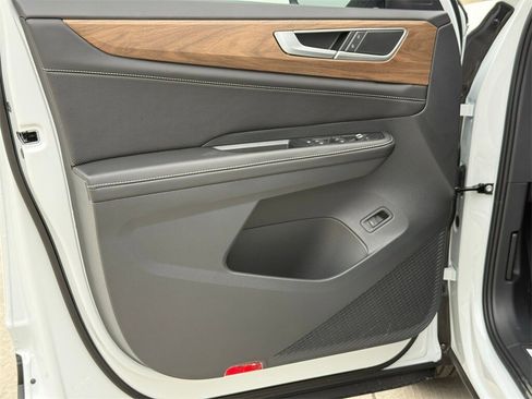 New 2026 Volkswagen Atlas SE image 19