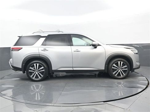 Used 2024 Nissan Pathfinder Platinum w/ Cargo Package image 2