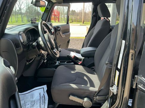 Used 2013 Jeep Wrangler Unlimited Sport image 16