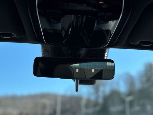 Used 2025 Mercedes-Benz GLC 300 4MATIC image 37