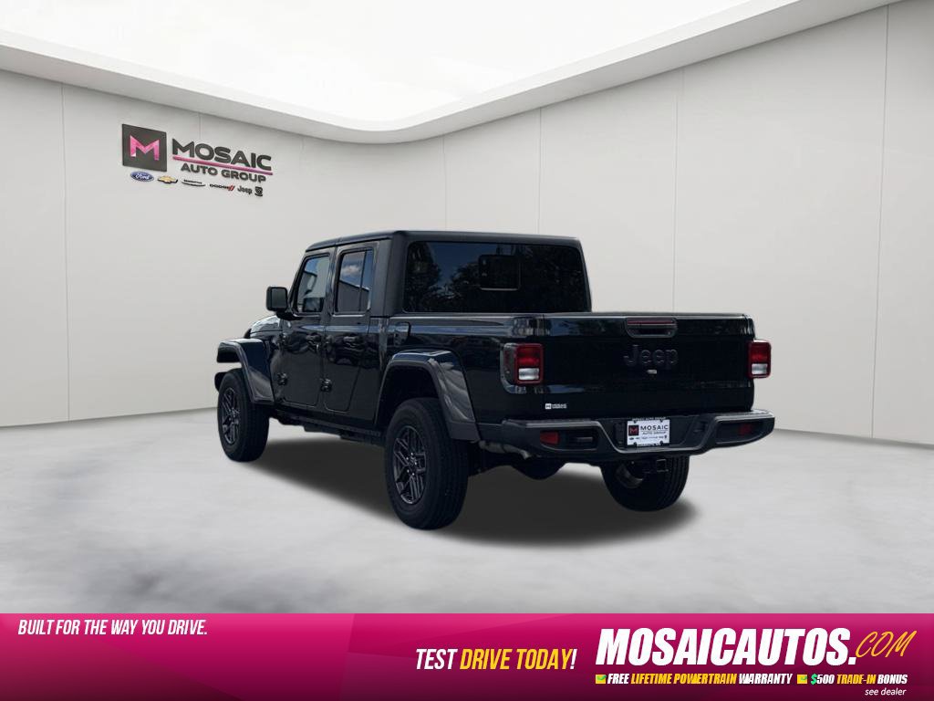 Used 2025 Jeep Gladiator Sport AWD/4WD image 5