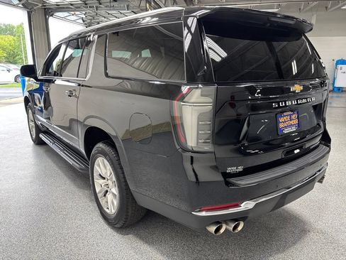 Used 2025 Chevrolet Suburban Premier AWD/4WD image 5
