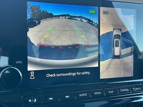 Used 2024 Nissan Pathfinder SL image 22