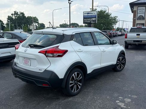 Used 2019 Nissan Kicks SV FWD image 4