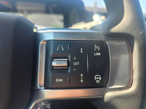 Used 2025 Land Rover Discovery S AWD/4WD image 34