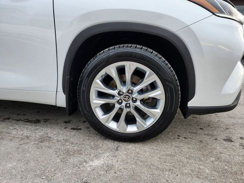 Used 2022 Toyota Highlander Limited image 19