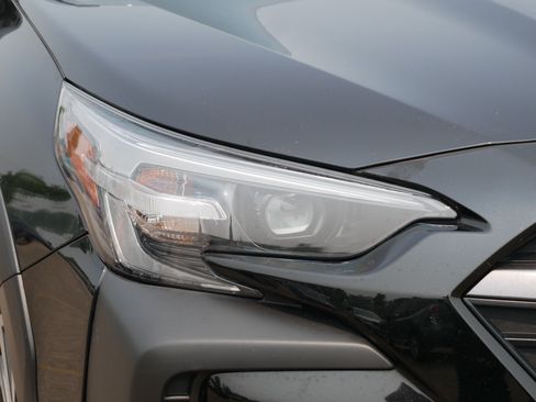 Used 2024 Subaru Outback Premium AWD/4WD image 16
