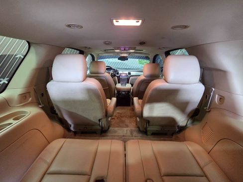 Used 2012 Cadillac Escalade Luxury RWD image 27