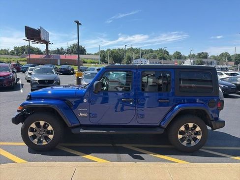 Used 2018 Jeep Wrangler Unlimited Sahara AWD/4WD image 3