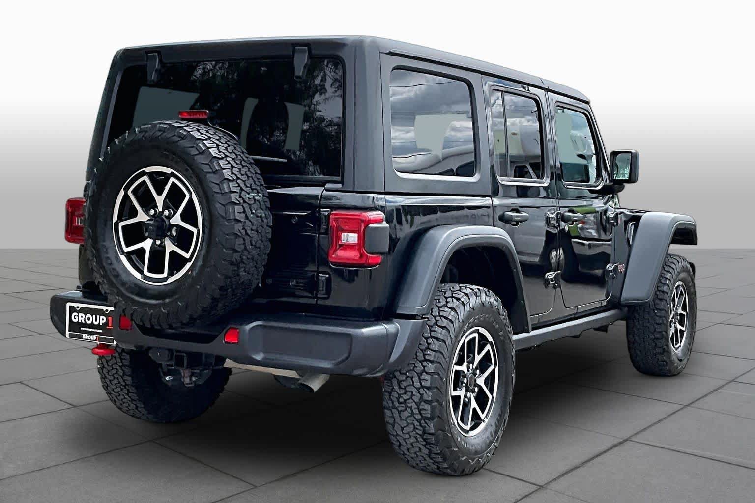 Used 2026 Jeep Wrangler Unlimited Rubicon AWD/4WD image 13