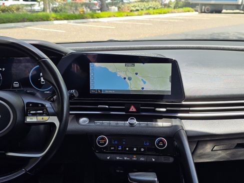 Used 2023 Hyundai Elantra Limited image 22