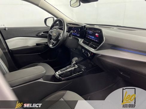 Used 2025 Chevrolet Trax LT w/ Driver Confidence Package FWD image 20