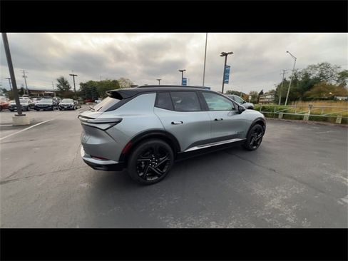 Used 2024 Chevrolet Equinox EV RS image 8