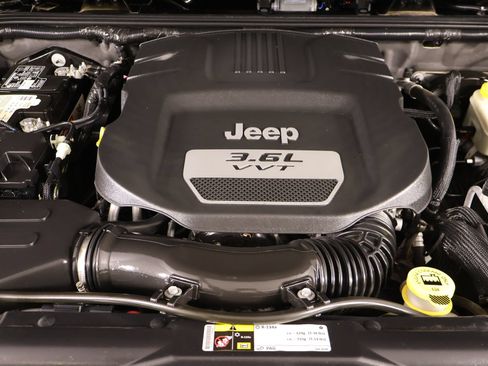 Used 2013 Jeep Wrangler Unlimited Rubicon AWD/4WD image 19