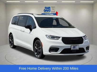 New 2026 Chrysler Pacifica Select