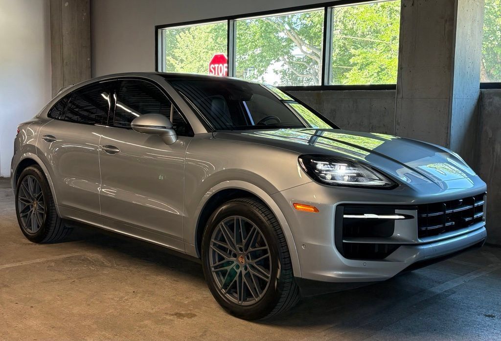 Used 2026 Porsche Cayenne Coupe AWD/4WD image 12