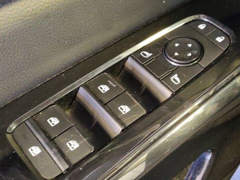 Used 2022 Nissan Pathfinder SV FWD image 27