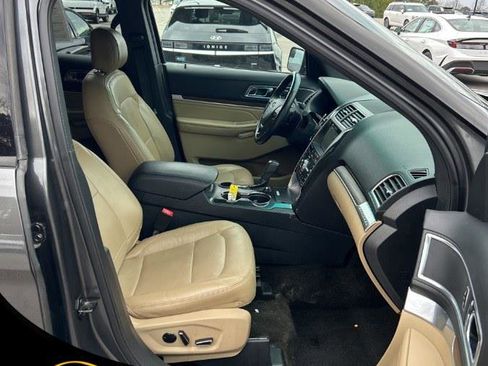 Used 2017 Ford Explorer Limited FWD image 9