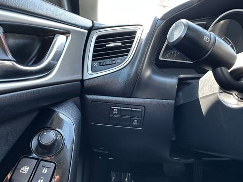 Used 2018 MAZDA MAZDA3 Sport FWD image 26
